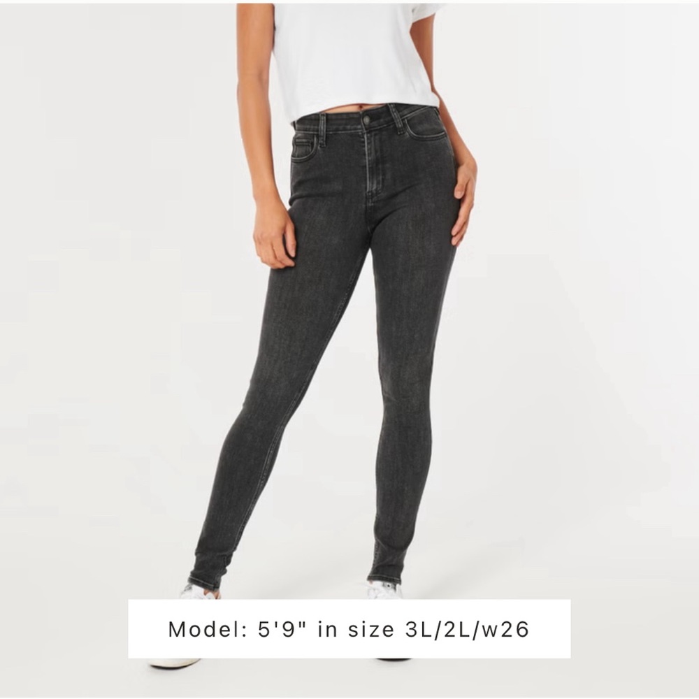 Hollister High-Rise Ripped Super Skinny Jeans. Black wash. Size 0S (W24 L28)